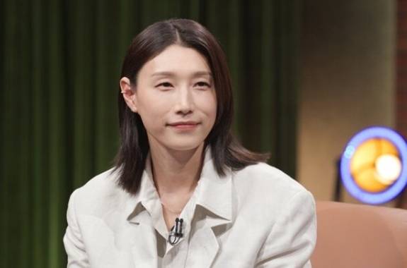 ‘배구 여제’ 김연경이 손석희 앞에서 눈물을 흘렸다. [사진출처 = ‘손석희의 질문들’ 영상 캡처]