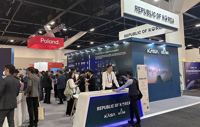 29일 호주 시드니에서 열린 국제우주대회(IAC)에 설치된 한국 전시관.[우주항공청 제공]