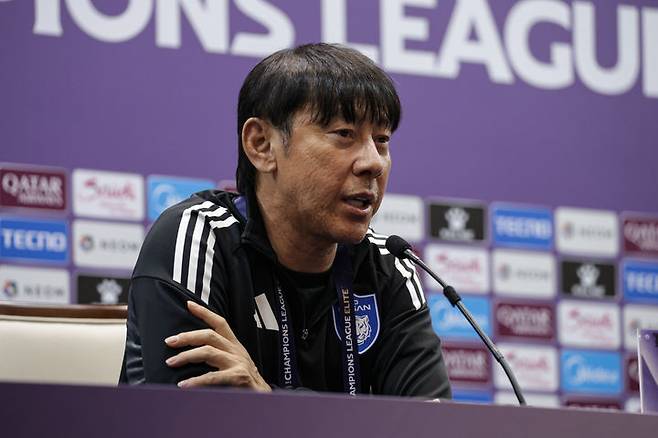 [서울=뉴시스] 프로축구 K리그1 울산 HD의 신태용 감독. (사진=울산 HD 제공) *재판매 및 DB 금지