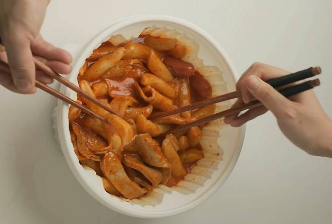 동대문엽기떡볶이 엽기메뉴. 동대문엽기떡볶이 사회관계망서비스(SNS) 캡처