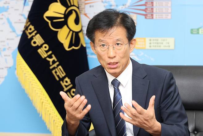 방용승 민주평화통일자문회의 사무처장이 지난 22일 서울 중구 민주평통 사무처에서 가진 세계일보와의 인터뷰에서 북한의 강경한 대남 정책 배경, 변화된 환경에 맞는 통일방안 마련의 필요성, 남북한 교류 등에 대한 견해를 밝히고 있다. 이제원 선임기자