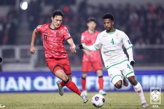 축구 국가대표팀 미드필더 박용우(왼쪽). /사진=대한축구협회