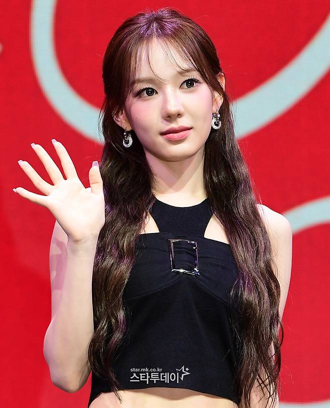 이즈나. 사진l강영국 기자