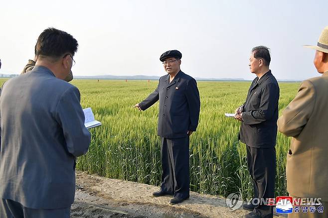 북한 박태성 내각 총리, 남칠농장 등 시찰 (평양 조선중앙통신=연합뉴스) 북한 박태성 내각 총리가 원산어구종합공장, 평양건설기계공장과 평양양곡가공기계공장, 안주지구탄광연합기업소와 안주시 남칠농장, 송학농장을 시찰했다고 조선중앙통신이 2일 보도했다. 2025.6.2 
    [국내에서만 사용가능. 재배포 금지. For Use Only in the Republic of Korea. No Redistribution] nkphoto@yna.co.kr