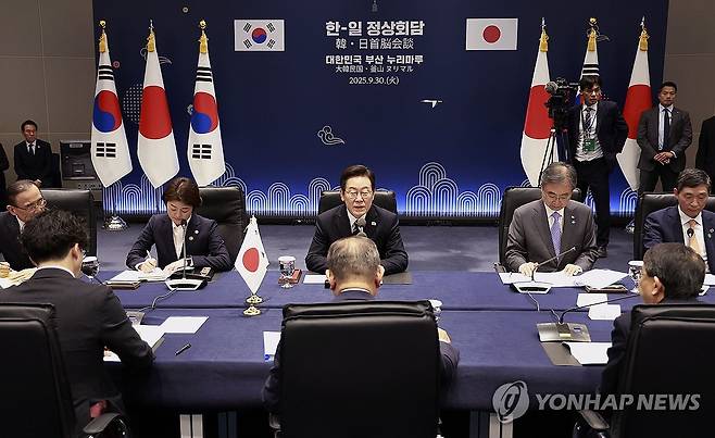 부산에서 열린 한일 정상회담, 발언하는 이재명 대통령 (부산=연합뉴스) 김도훈 기자 = 이재명 대통령이 30일 부산 누리마루 APEC 하우스에서 열린 한일 정상회담에서 발언하고 있다. 2025.09.30 [대통령실통신사진기자단] superdoo82@yna.co.kr