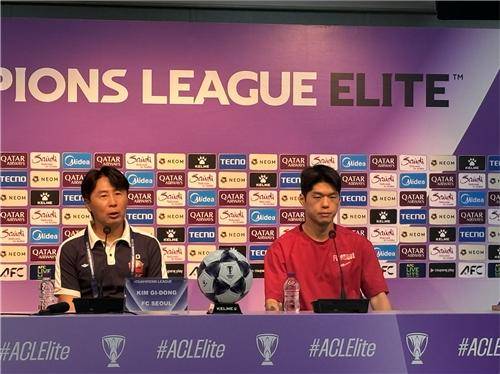 경기 후 기자회견 참석한 김기동 감독·최준 선수(좌측부터)  [촬영 오명언]