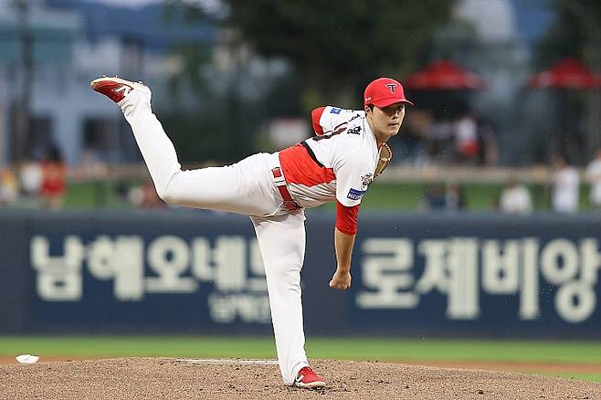 프로야구 KIA타이거즈의 김태형이 역투를 하고 있다. KIA구단 제공.