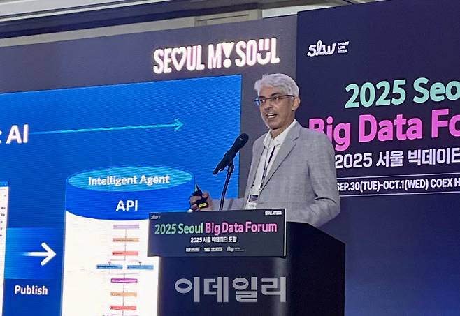 서울 코엑스에서 30일 열린 서울빅데이터포럼에서 기조강연을 하고 있는 디팍 라마다난 SAS 부사장 (사진=이민하 기자)