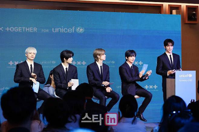 유니세프 협약식에 참석한 투모로우바이투게더(사진=빅히트뮤직)