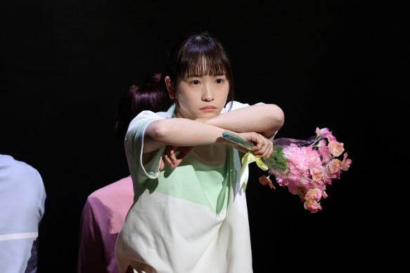 치히로 역의 카와에이 리나 (사진=Toho Theatre Department).