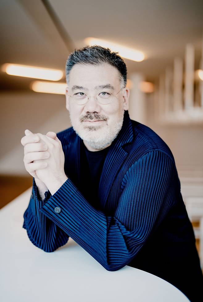 지휘자 앨런 길버트(c)Marco Broggreve(빈체로 제공)