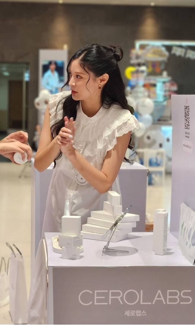 조국 조국혁신당 비상대책위원장 딸 조민 씨가 주식회사 사적표시를 통해 화장품 브랜드 세로랩스를 운영 중인 가운데 면세점 특혜 의혹에 적극 반박했다.(조민인스타그램)