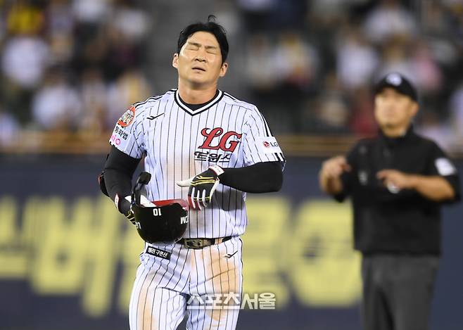 LG 오지환이 1일 서울 잠실구장에서 열린 2025 KBO리그 NC와 경기 2회말 자신의 타구가 파울이 되자 아쉬워하고 있다. 잠실 | 최승섭기자 thunder@sportsseoul.com