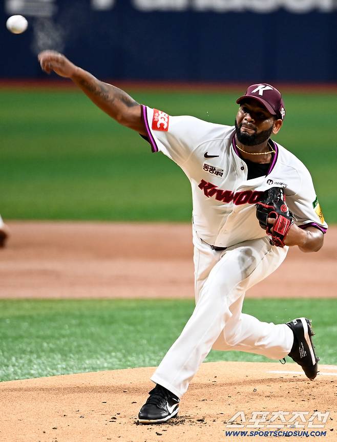 9일 고척스카이돔에서 열린 LG와 키움의 경기, 키움 선발투수 알칸타라가 역투하고 있다. 고척=허상욱 기자wook@sportschosun.com/2025.09.09/