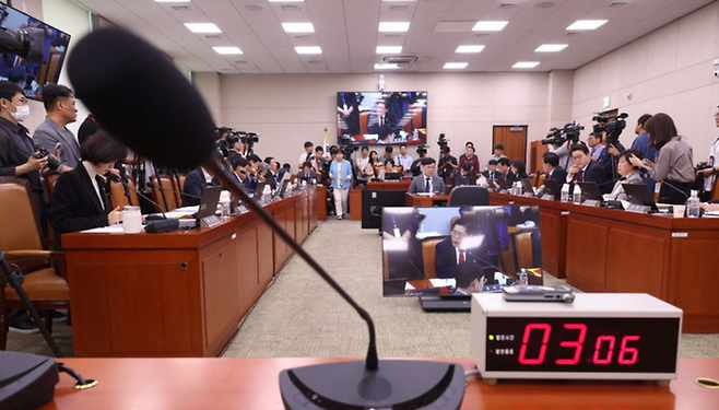 30일 국회에서 법제사법위원회가 진행한 조희대 대법원장 대선개입 의혹 관련 긴급현안 청문회에 조희대 대법원장이 불참해 자리가 비어 있다. ⓒ뉴시스