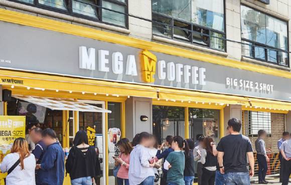 메가커피 매장 사진.