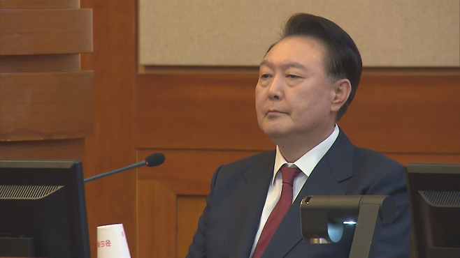 탄핵 심판으로 헌법재판소에 출석했을 당시의 윤석열 전 대통령의 모습