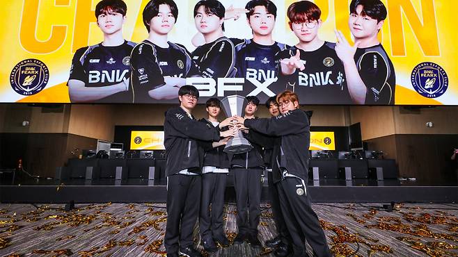 BNK 피어엑스 유스 선수단. 한국e스포츠협회 제공