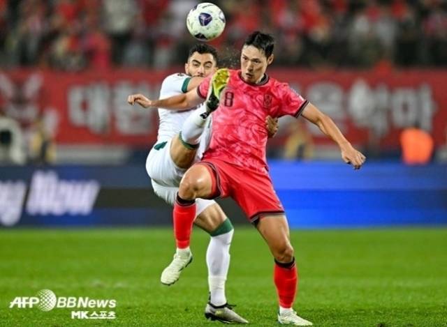 박용우는 홍명보 감독의 신뢰를 받는 국가대표팀 미드필더다. 그는 큰 문제가 없다면 2026 북중미월드컵에 동행할 것으로 보였다. 그러나 이번 부상이 그의 발목을 잡을 가능성도 작지 않다. 사진=AFPBBNews=News1