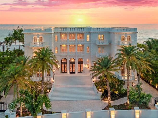 플로리다주 사라소타에 위치한 초고가주택 ‘세레니시마’. 421억원에 시장에 나온 해당 주택은 단 25일만에 매매계약이 체결됐다.[출처 부동산 매물 홈페이지 Compass]