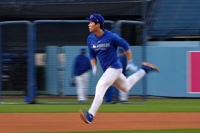 [로스앤젤레스=AP/뉴시스] 로스앤젤레스(LA) 다저스의 김혜성이 29일(현지 시간) 미 캘리포니아주 로스앤젤레스 다저 스타디움에서 2025 메이저리그 와일드카드 시리즈를 앞두고 훈련하고 있다. LA 다저스는 10월 1일 신시내티 레즈와 와일드카드(3전2선승제) 경기를 치른다. 2025.09.30.