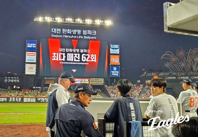 한화가 30일 대전 한화생명볼파크에서 열린 롯데와의 정규시즌 홈 최종전도 1만7000석을 가득 채우며 시즌 62번째 매진 신기록을 세웠다. /한화 이글스 제공