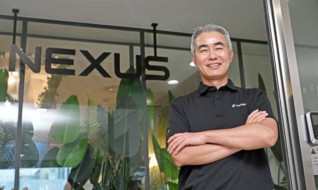 장현국 넥써쓰 대표가 9월 29일 경기 성남시 분당구 넥써쓰에서 서울경제신문과 인터뷰하기에 앞서 카메라를 바라보고 있다. 조태형 기자