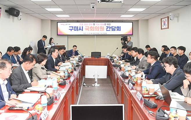 구미시는 지난달 30일 지역 현안 해결과 국비 확보를 위해 지역 국회의원 간담회를 진행했다. ⓒ구미시