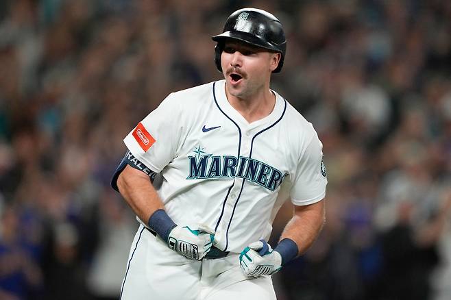 시애틀 칼 롤리는 올해 포수 최초로 60홈런을 달성한 파워히터다. 2022년 가을야구에선 아쉬움을 삼켰지만, 올해는 팀이 AL 승률 2위로 디비전시리즈에 직행한 여세를 몰아 남다른 파워를 보여줄 것으로 기대가 크다. AP뉴시스