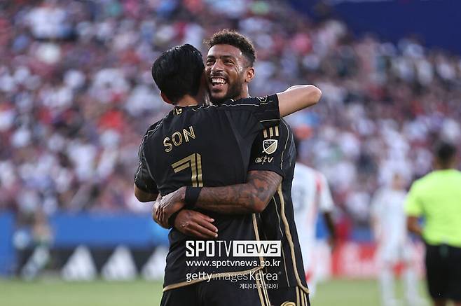 ▲ 손흥민과 부앙가, 두 사람의 결합은 그 자체로 MLS에 새 바람을 불어넣고 있다. 단순히 한 시즌의 파트너십을 넘어, 미국 무대에서 가장 파괴적인 공격 조합으로 기억될 가능성이 크다.