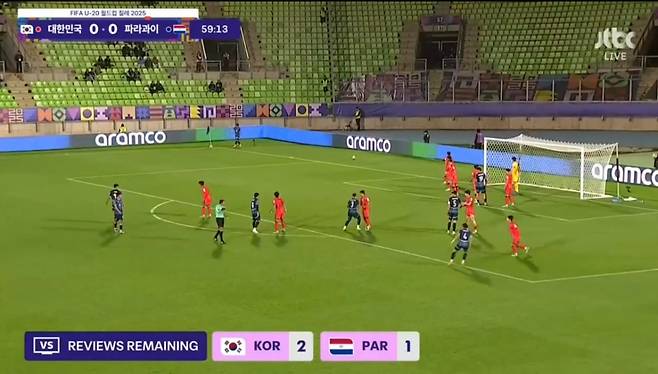 양 팀 벤치의 남은 비디오 판독 요청 횟수를 소개하는 자막. 이날 한국과 파라과이는 한 차례씩 비디오 판독을 요청했지만, 한국은 원심이 번복돼 기회가 차감되지 않은 반면 파라과이는 원심이 유지돼 기회가 줄었다. /사진=중계화면 캡처