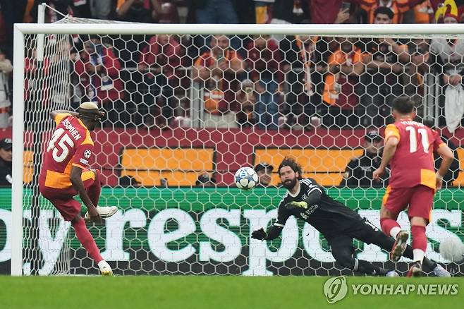 페널티킥 골 넣는 갈라타사라이의 빅터 오시멘 [AP=연합뉴스]