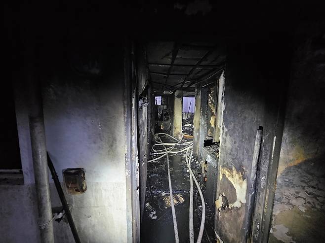 구리 아파트 화재 [경기도북부소방재난본부 제공. 재판매 및 DB 금지]