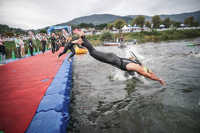 2025 아이언맨 구례 코리아 수영 종목 출전한 선수들 [구례군 제공. 재판매 및 DB 금지]
