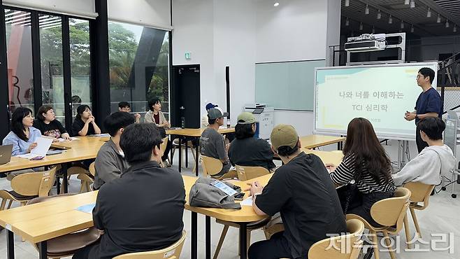 지난해 콘텐츠 스케일업 역량강화 사업에 참여한 청년들. 사진=제주콘텐츠진흥원. ⓒ제주의소리