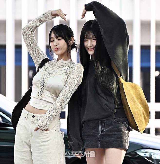 키스오브라이프(KISS OF LIFE)의 나띠와 하늘(오른쪽). 이주상기자 rainbow@sportsseoul.com