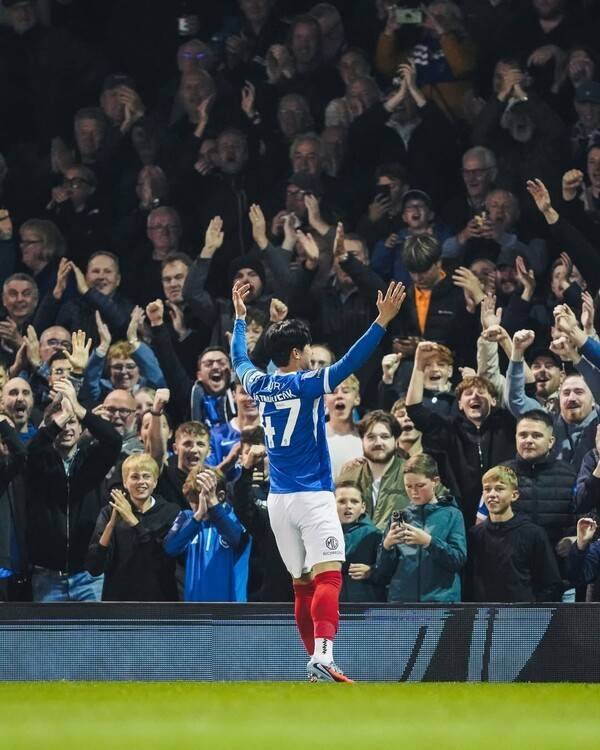 2일 영국 포츠머스에 위치한 프래튼 파크에서 치러진 왓포드와의 2025~26시즌 잉글랜드 챔피언십 8라운드 경기에서 포츠머스의 양민혁이 득점 후 세리머니 중이다. /사진=포츠머스