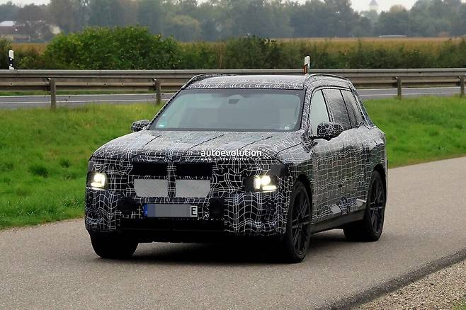 BMW iX7 프로토타입 테스트카 (출처=Autoevolution)