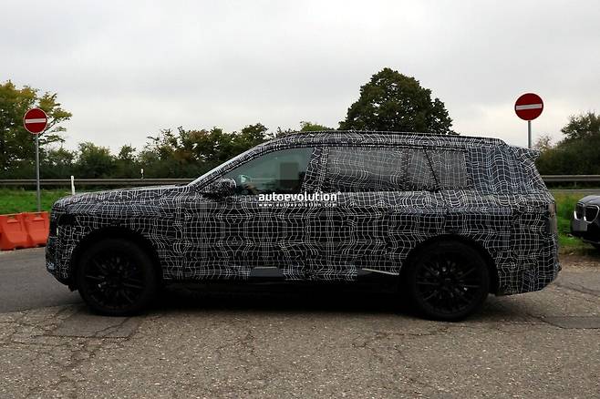 BMW iX7 프로토타입 테스트카 (출처=Autoevolution)