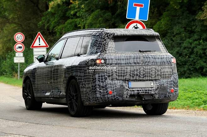 BMW iX7 프로토타입 테스트카 (출처=Autoevolution)