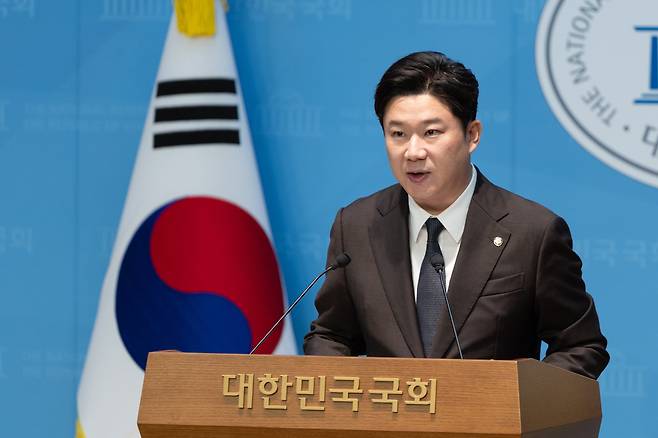 진종오 국민의힘 의원이 지난 9월 30일 서울 여의도 국회 소통관에서 '민주당 종교단체 신도 3000명 경선 활용 시도 의혹' 기자회견을 하고 있다./뉴스1