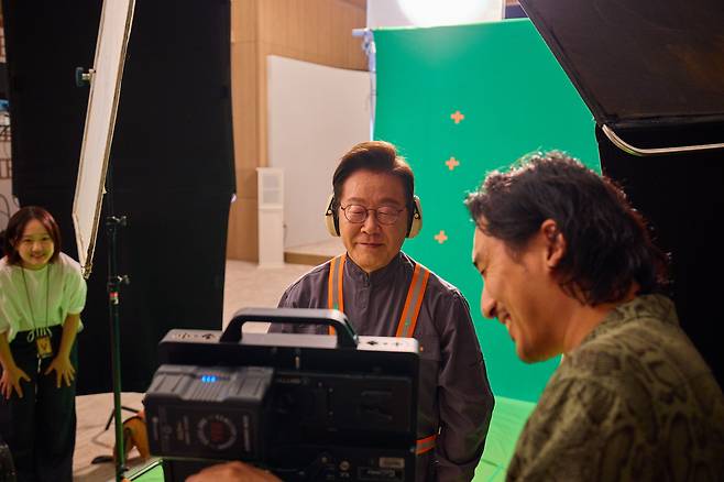 대통령실은 이재명 대통령이 경주에서 열릴 2025 아시아태평양경제협력체(APEC) 정상회의 홍보영상 촬영 현장을 2일 SNS에 공개했다./이재명 대통령 SNS 캡처