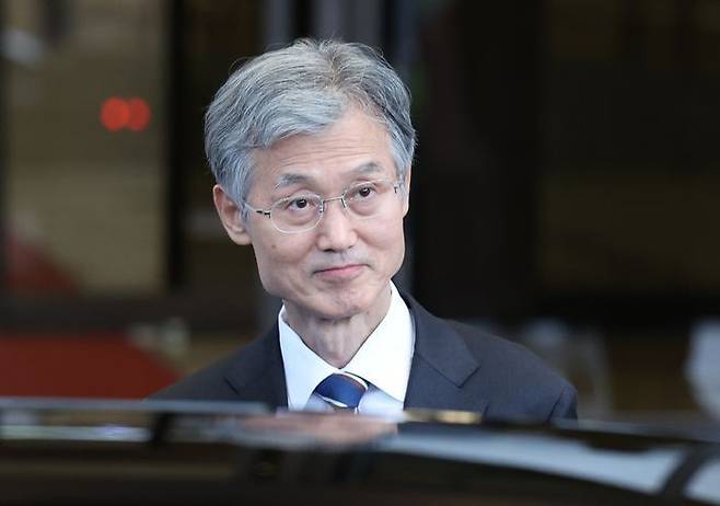 조희대 대법원장이 지난 9월 17일 서울 서초구 대법원에서 퇴근하고 있다. 조 대법원장은 30일 국회 법제사법위원회에서 열리는 이른바 '대선 개입 의혹' 청문회에 불출석 의견서를 제출했다. ⓒ뉴시스