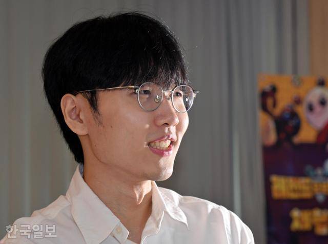 신진서 9단이 지난달 30일 서울 성동구 한국기원에서 본보와 만나 이번 대회 여정에 대해 설명하고 있다. 왕태석 선임기자