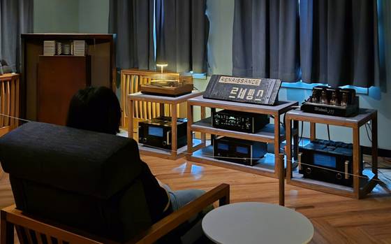 서울 대학로 예술가의집에 마련된 음악감상실 ‘르네쌍스’ 재현 공간. [사진 한국문화예술위원회]