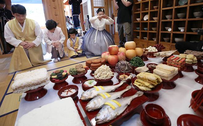 2023년 9월 서울 은평구 은평한옥마을에서 열린 추석 차례상 시연행사. /뉴시스