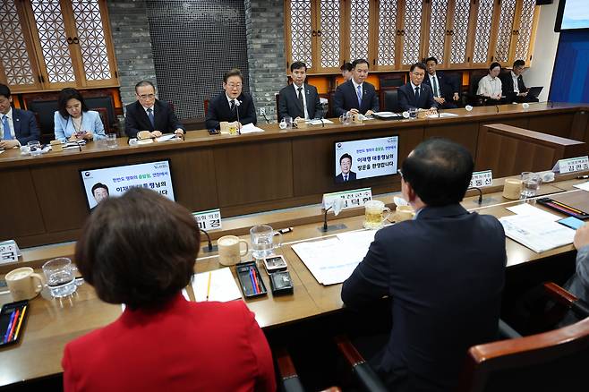 이재명 대통령이 지난 6월13일 경기 연천군청에서 열린 기본소득 현장보고에서 모두발언을 하고 있다. 대통령실사진기자단