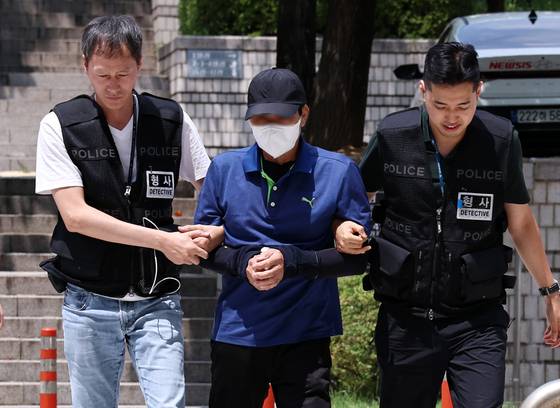 Li, accused of murdering a sanitation worker in his 60s at the Sungnyemun underpass, appears for a pretrial detention hearing at the Seoul Central District Court in Seocho District, Seoul, on Aug. 4, 2024. [NEWS1]