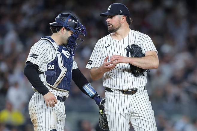 뉴욕 양키스가 오스틴 웰스의 결승타에 힘입어 보스턴 레드삭스를 제압했다. 사진은 2일(한국시각) 미국 뉴욕 양키스타디움에서 열린 아메리칸리그(AL) 와일드카드시리즈 2차전에 선발 등판한 카를로스 로돈의 모습. /사진=로이터