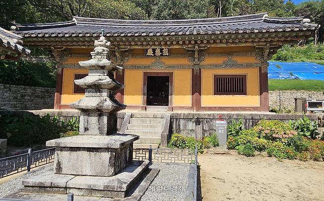 봉정사 극락전과 3층 석탑